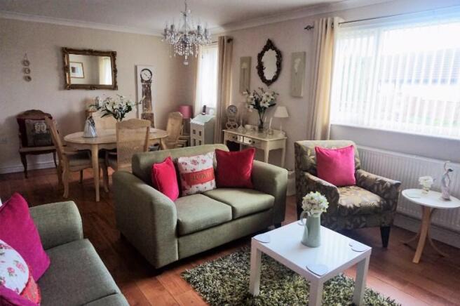 Lounge/Dining Room