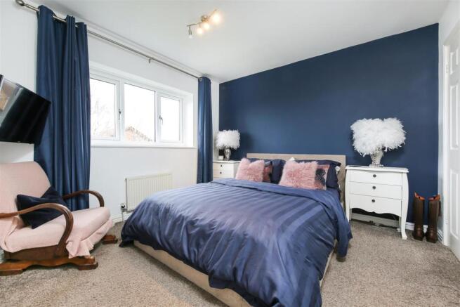 Bed1.jpg