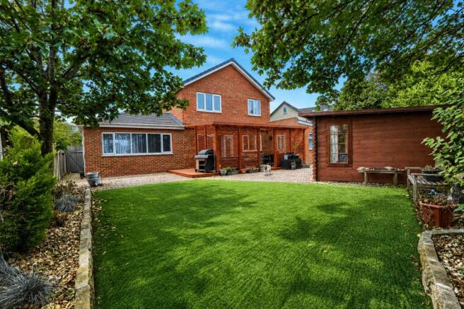 4 bed Detached for sale Image 10
