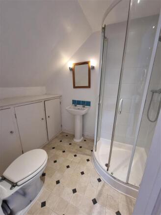 ATTIC EN-SUITE (2).jpg