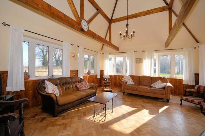 Sitting room high ceiling