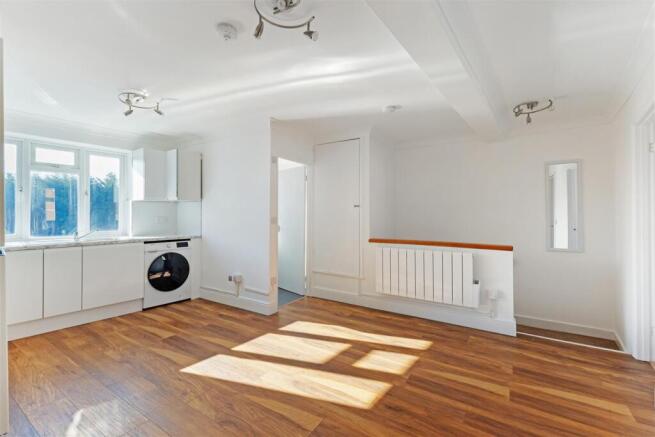 85374_Flat 2 18A High Street (8).jpg