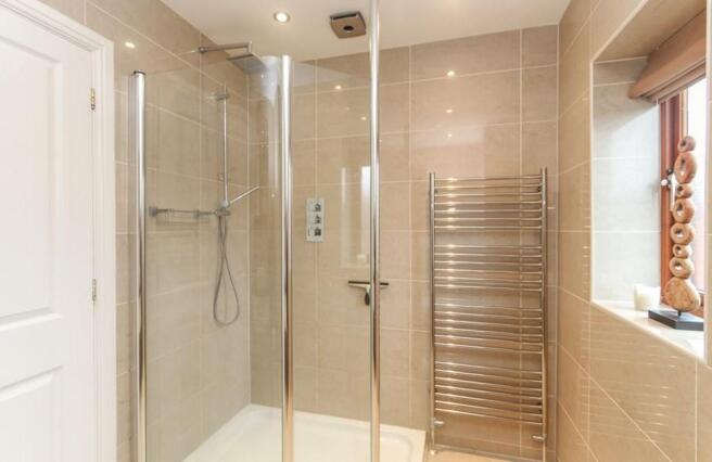 Master ensuite 