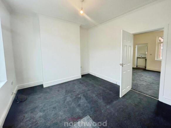 2 bed Terraced to rent Image 6