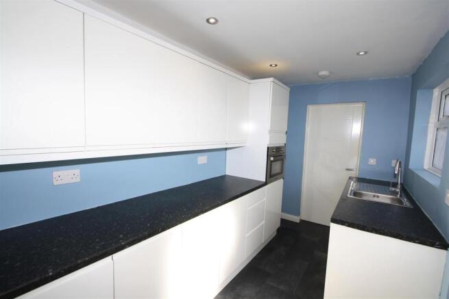 Kitchen 2.JPG