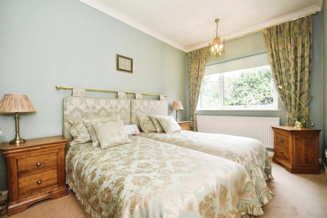 3 bed Flat for sale Image 12