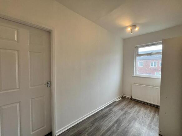 2 bed Terraced to rent Image 9