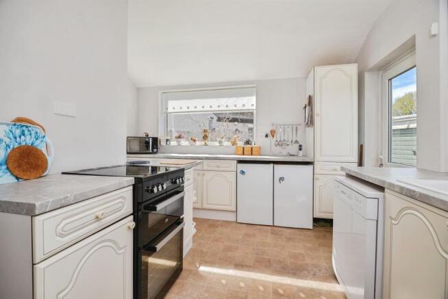 3 bed Semi-Detached for sale Image 9