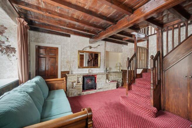 5 bed Detached for sale Image 7