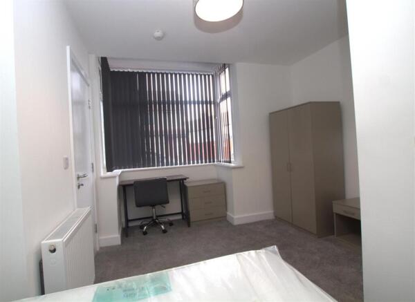 4 bed Terraced to rent Image 6