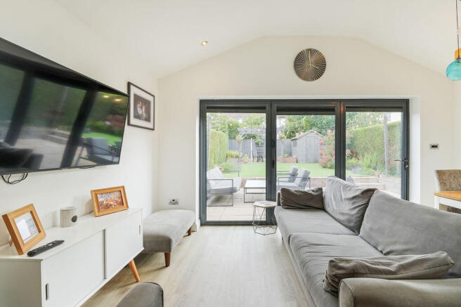 3 bed Semi-Detached to rent Image 6