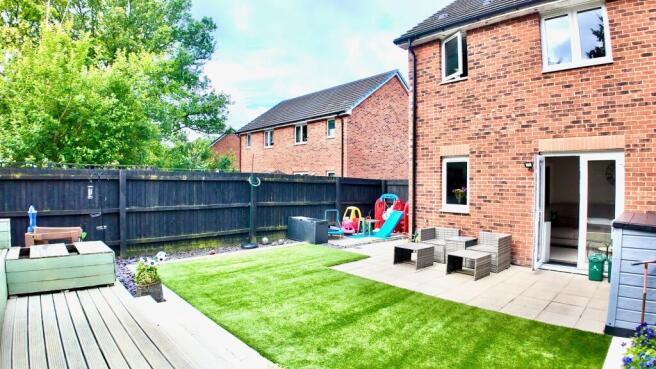 House in Crumlin, Croespen-maen - View 4