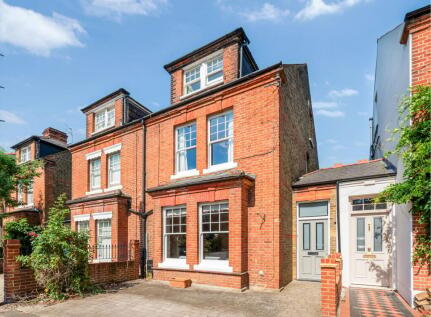 Springfield Meadows, Weybridge, KT13