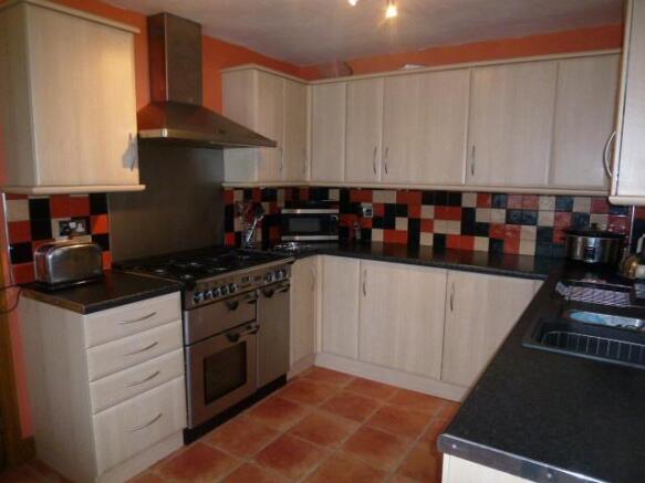 KITCHEN/BREAKFAST ROOM