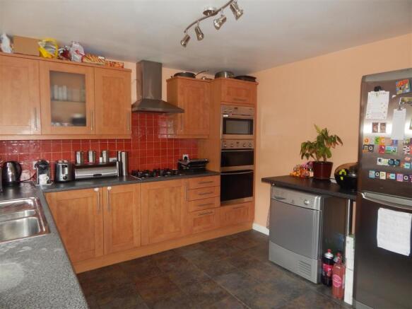 KITCHEN/BREAKFAST RO