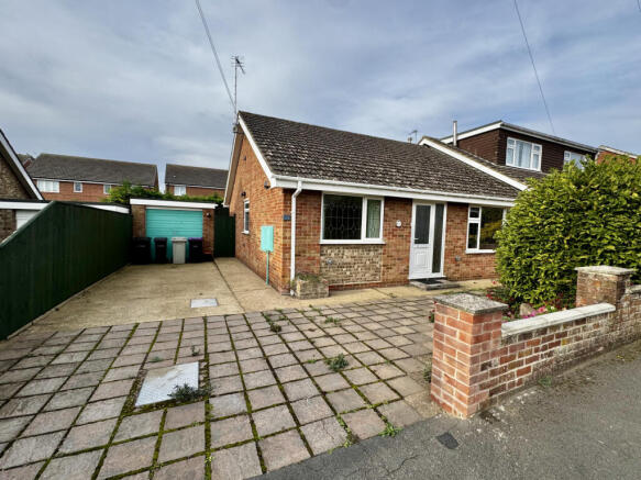 3-bed semi-detached on 24 Orchard Close, Louth, LN11 0BS, £210,000