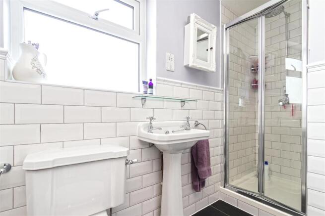 Bathroom 2.jpg