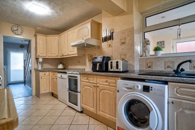 Roche Close, Liden, Swindon, Wiltshire, SN3 photo 4
