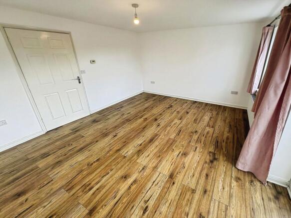 3 bed Semi-Detached to rent Image 6