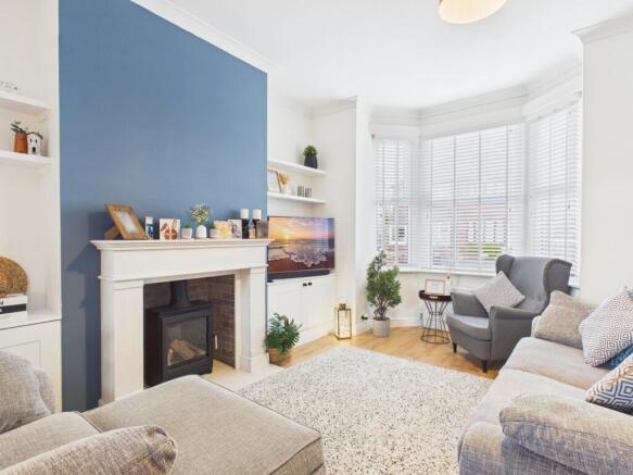 CAM03729G0-PR0284-STILL011