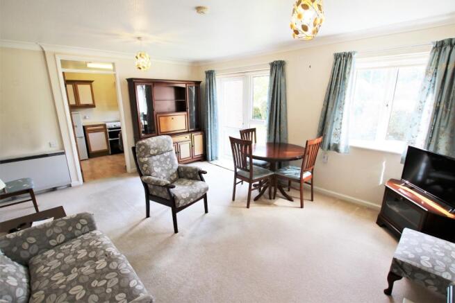Sitting / dining room