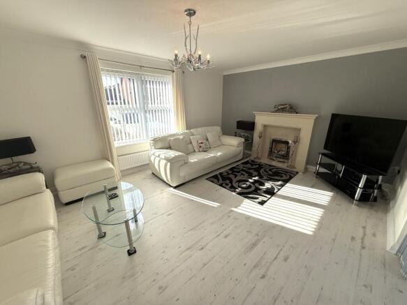 5 bed Detached for sale Image 12