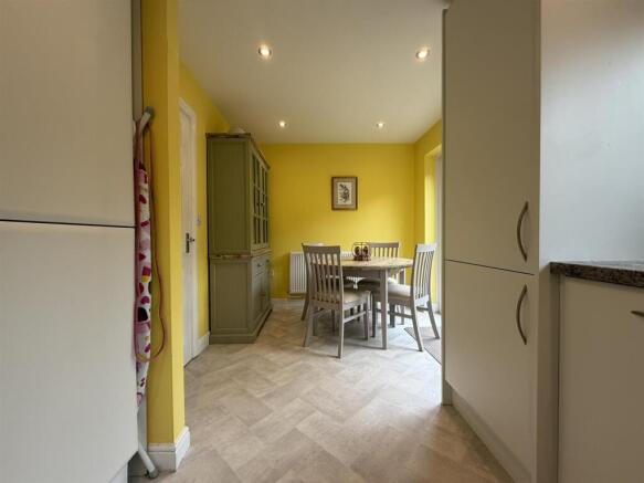 3 bed Semi-Detached for sale Image 7