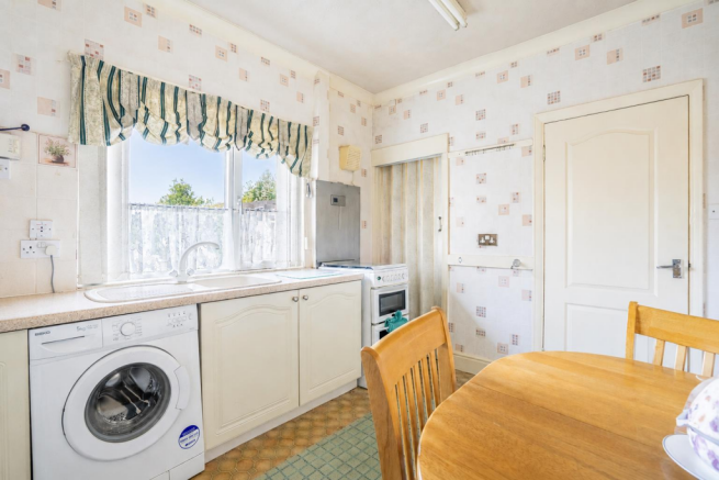 3 bed Semi-Detached for sale Image 4