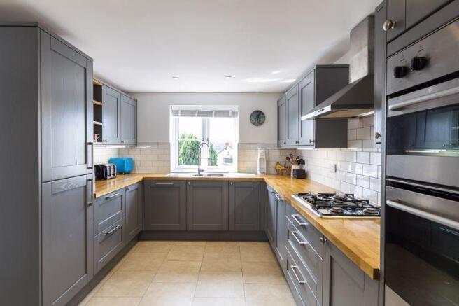 Kitchen / Brea...