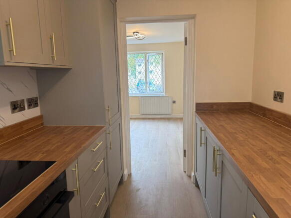 2 bed Flat to rent Image 4