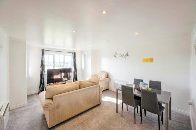 2 bed Apartment for sale Image 6