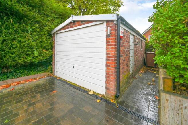 Garage/ Workshop