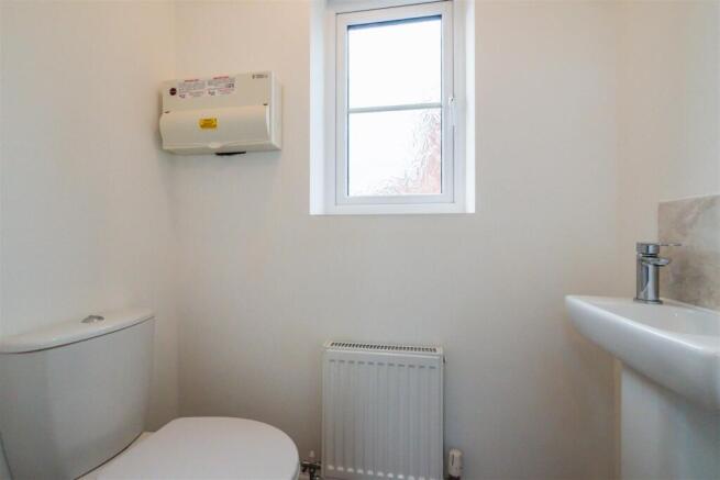 3 bed Detached to rent Image 9