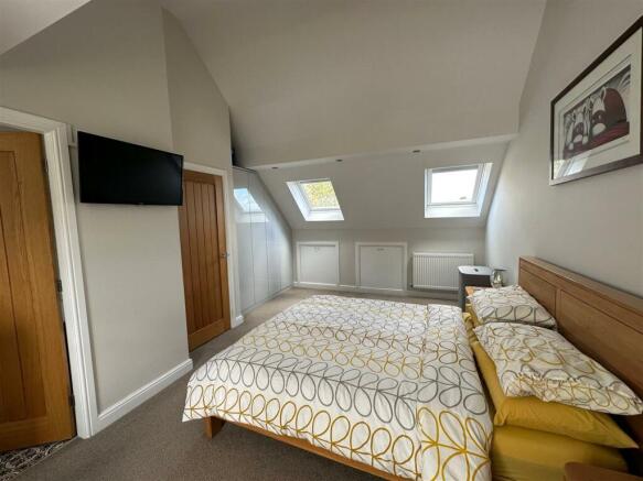MAIN BEDROOM