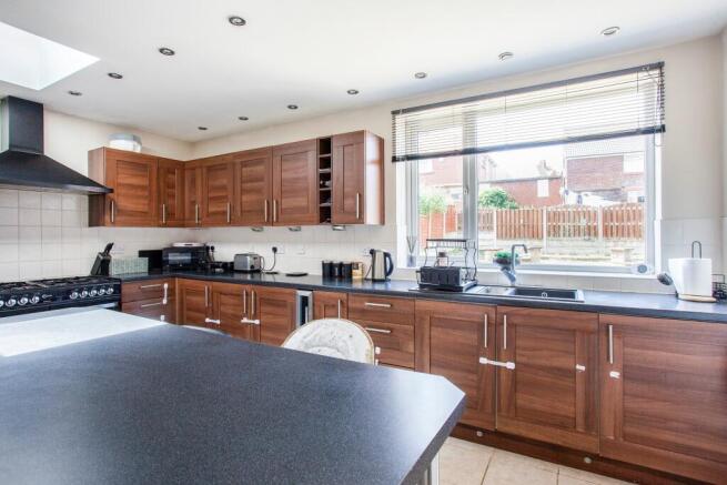 3 bed Semi-Detached for sale Image 8