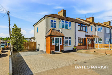 Benets Road, Hornchurch, RM11**Huge Potential To Extend At The Side STPP**