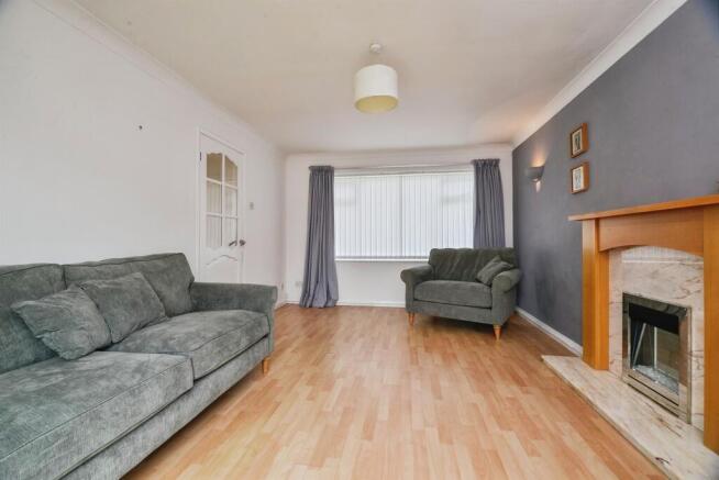 4 bed Detached for sale Image 9