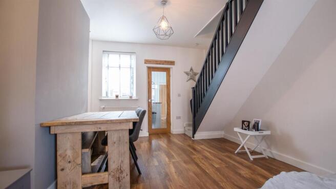 2 bed Terraced to rent Image 5