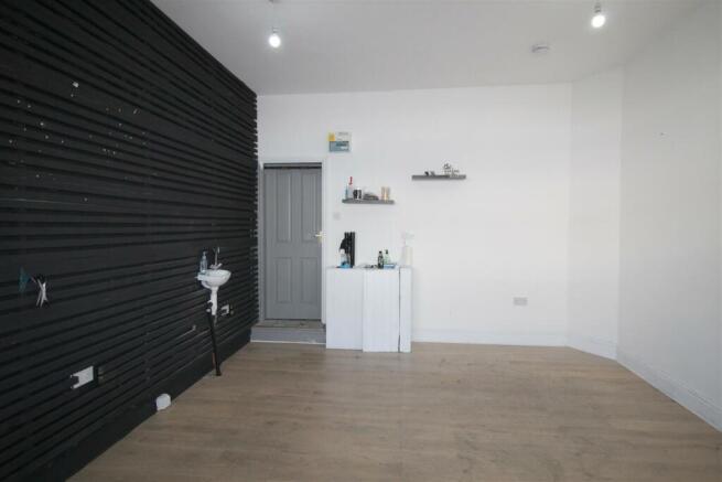 St Davids Road South, 10a, shop front - New 2.JPG