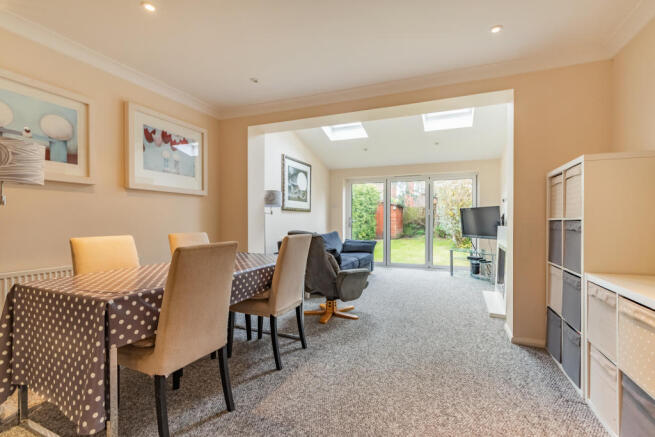 THROUGH LOUNGE/DINING
