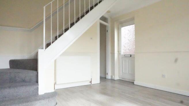 2 bed Semi-Detached to rent Image 4