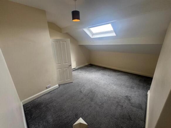 2 bed Apartment to rent Image 10