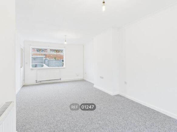3 bed Semi-Detached to rent Image 9