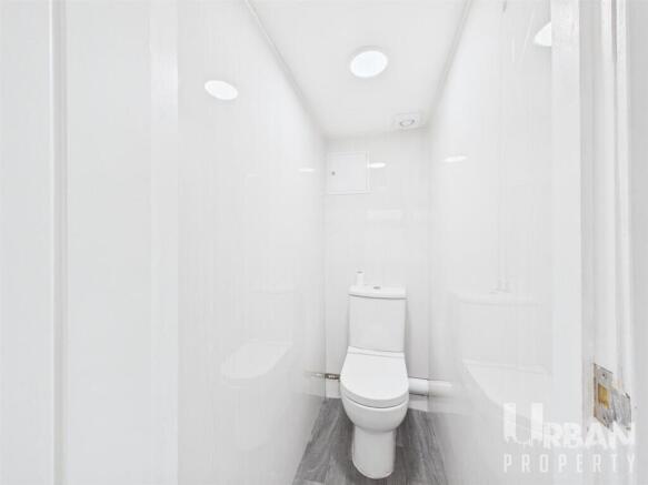 4 bed House to rent Image 10