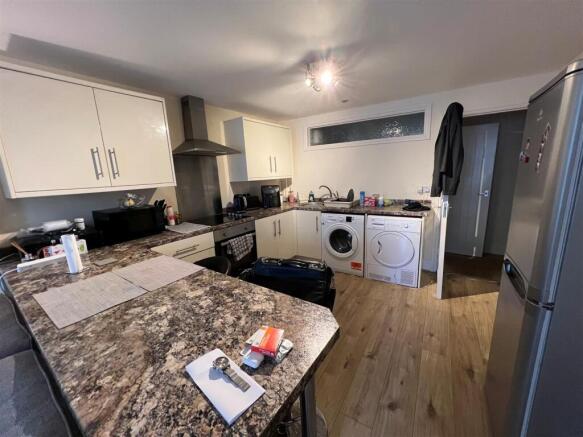 51 kitchen.jpg