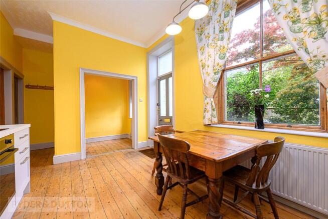 5 bed Semi-Detached for sale Image 7