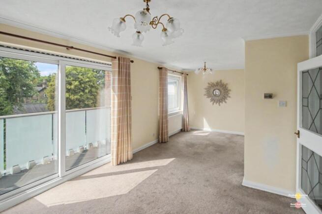 2 bed Apartment for sale Image 4