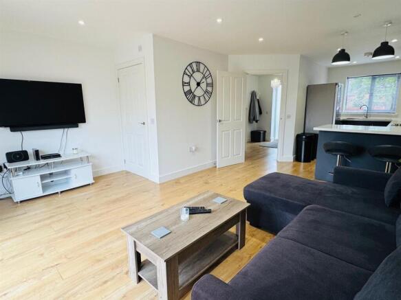 OPEN PLAN LIVING SPACE: