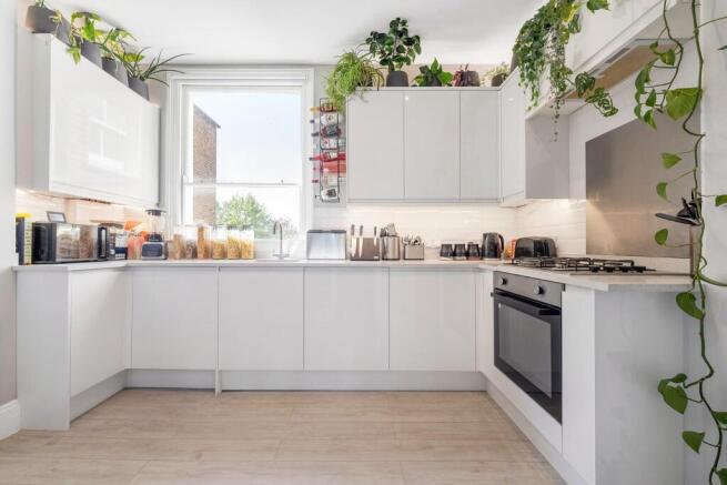 Kitchen (2).JPG