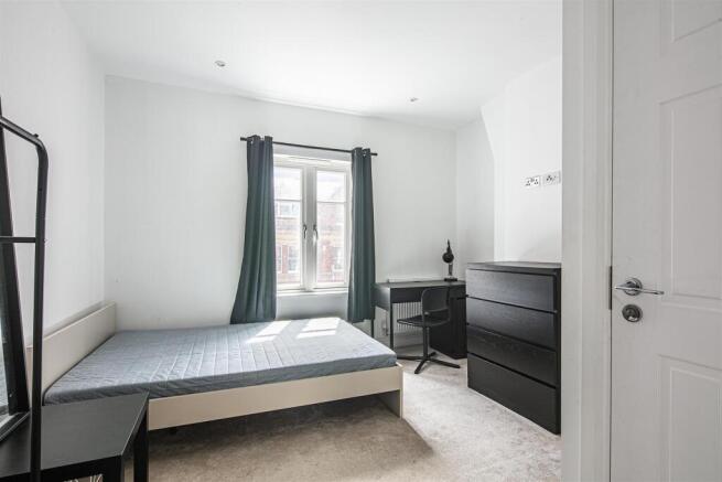 4 bed Flat for sale Image 9